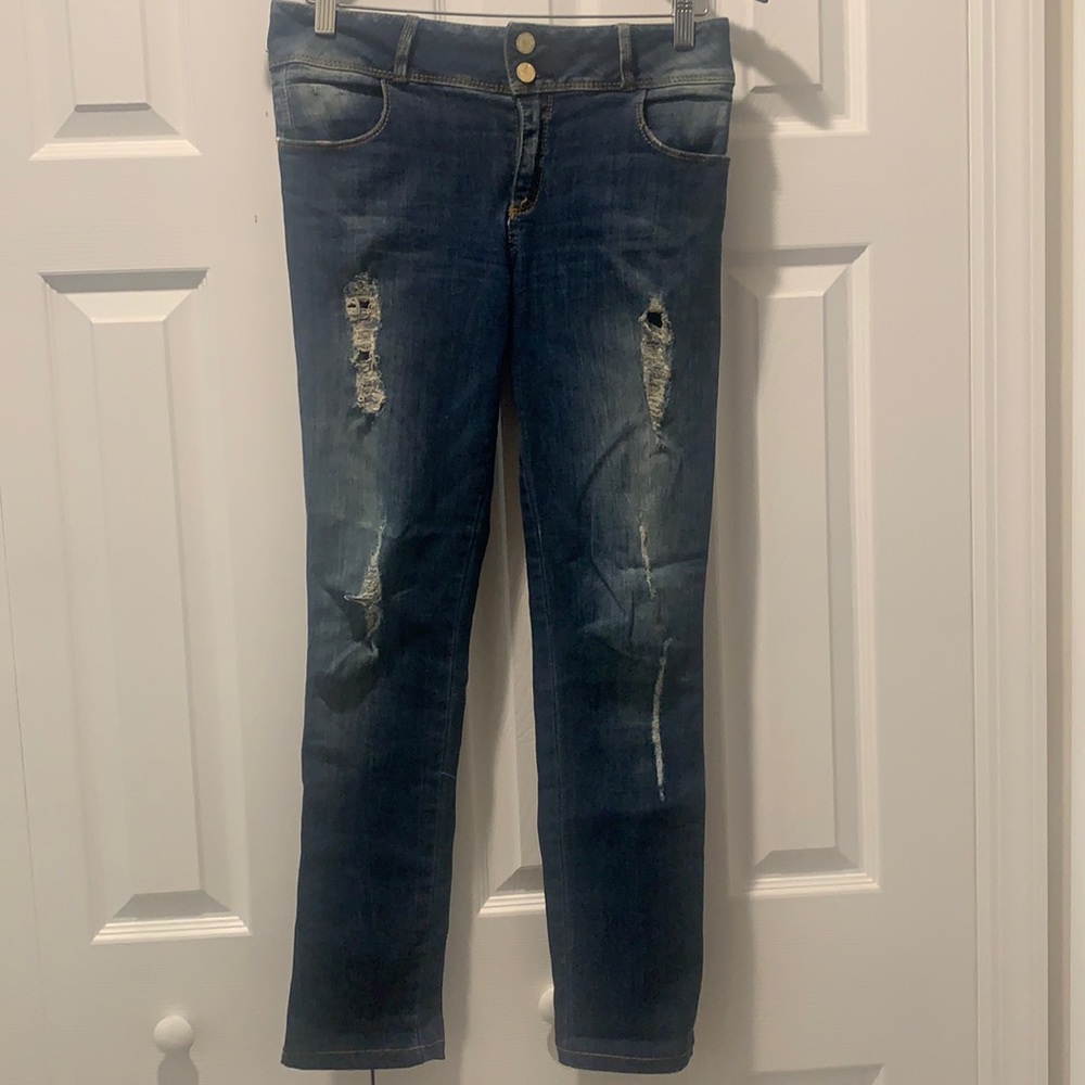 Straight leg ripped blue jeans